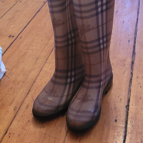 Burberry Boots - Picture 5 of 5